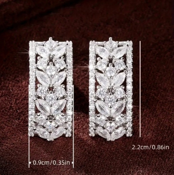 🐎 NEW! Elegant JTV Silver CZ Earrings - Picture 3 of 3